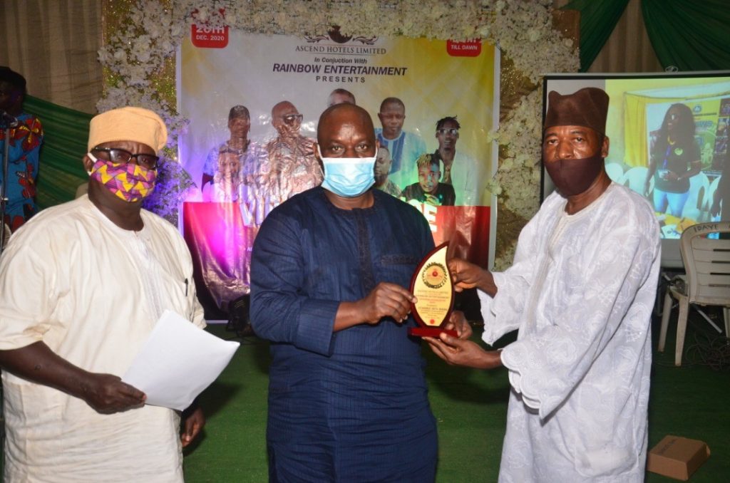 StanbicIBTC-Receives-Outstanding-Community-Service-Award